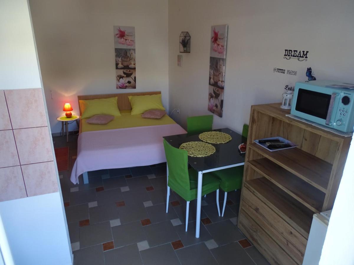 Apartments Sime Dinjiska Екстер'єр фото